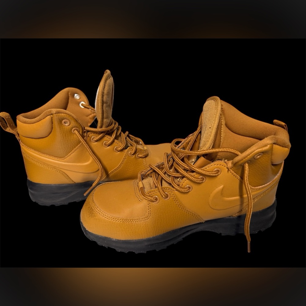 Nike youth Brown Lace-Up Boots